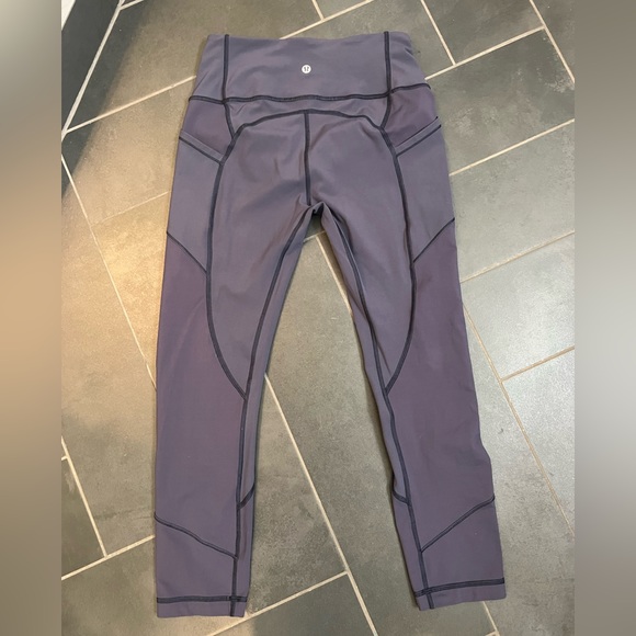 Lululemon All the Right Places 23”, Size 8, EUC, No front seam! - Picture 3 of 10